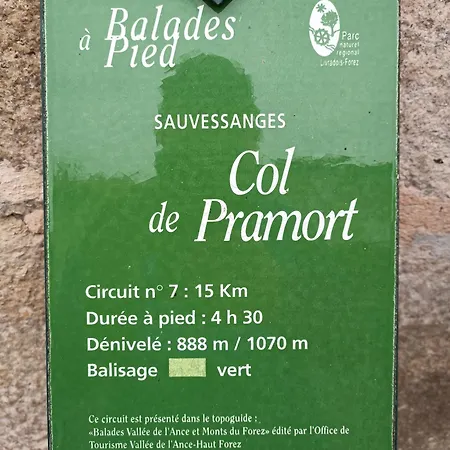 Caravane Vintage Atypique Avec Jacuzzi A La Campagne Sauvessanges