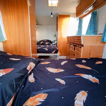 Caravane Vintage Atypique Avec Jacuzzi A La Campagne Sauvessanges
