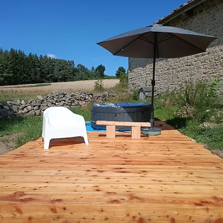 Caravane Vintage Atypique Avec Jacuzzi A La Campagne Campsite