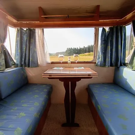 Caravane Vintage Atypique Avec Jacuzzi A La Campagne Sauvessanges