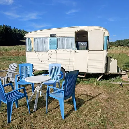 Caravane Vintage Atypique Avec Jacuzzi A La Campagne Campsite Sauvessanges