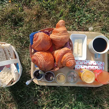 Caravane Vintage Atypique Avec Jacuzzi A La Campagne * Sauvessanges